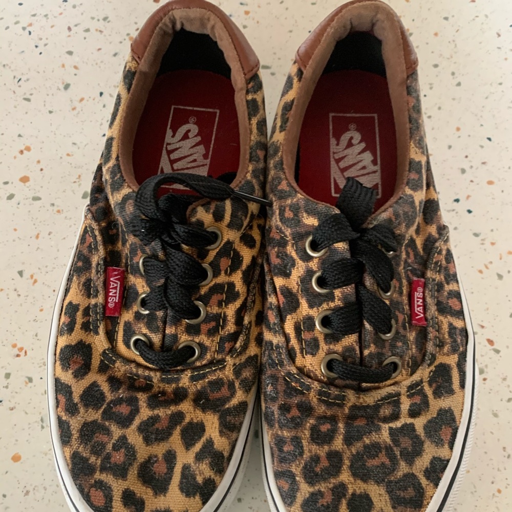 Like new barely worn Cheetah vans
